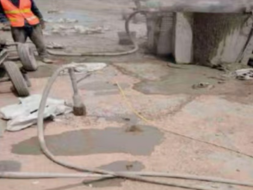 梅江水泥混凝土路面板底注浆技术 路面脱空注浆整治方案